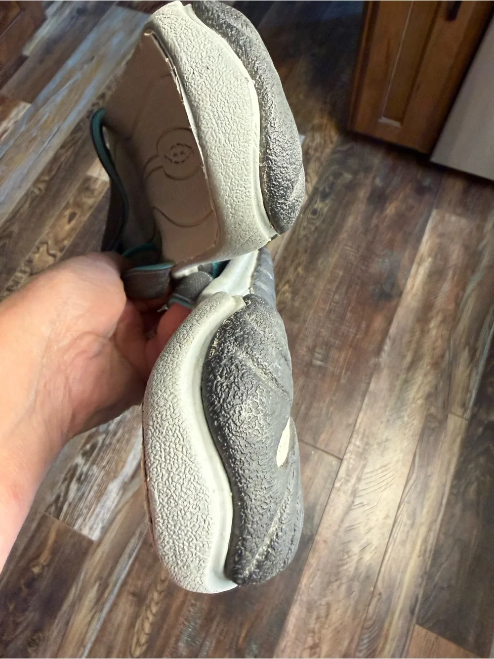 KEEN Waimea Men's Size 8.5 Gray W/ Blue  Toe Guard Thong Sandals Flip Flops.